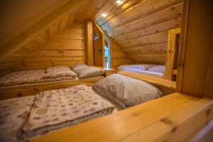interior-log-cabin-accommodation-lake-bloke-nova-vas-slovenia (1)
